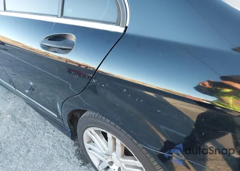 2008 Mercedes-Benz C 300 Luxury/Sport z USA, uszkodzony, nr VIN WDDGF54X68F091145